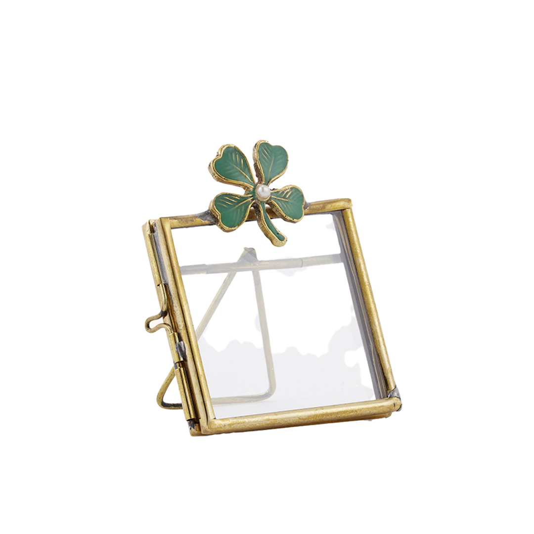 lucky clover frame